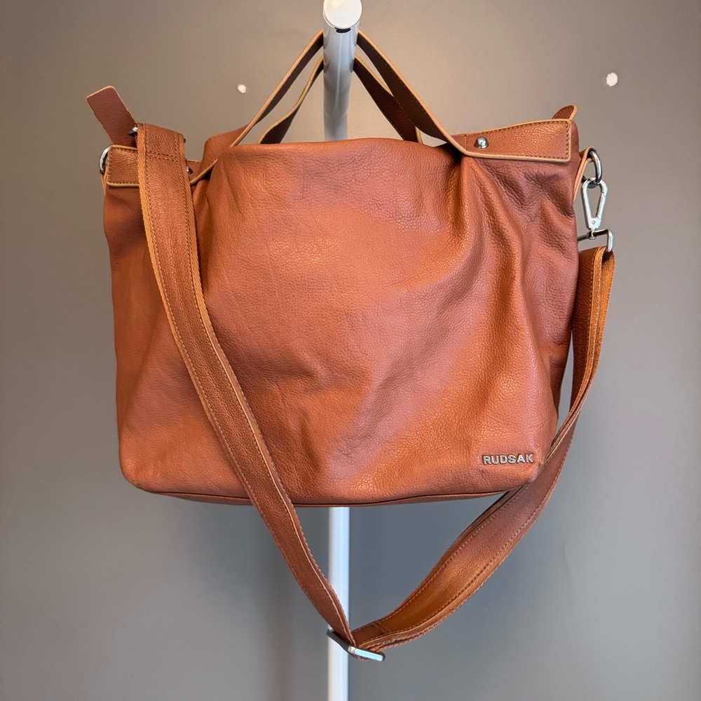 RUDSAK Genuine Leather Ladies Satchel Hand bag Shoulder bag in Brown.
